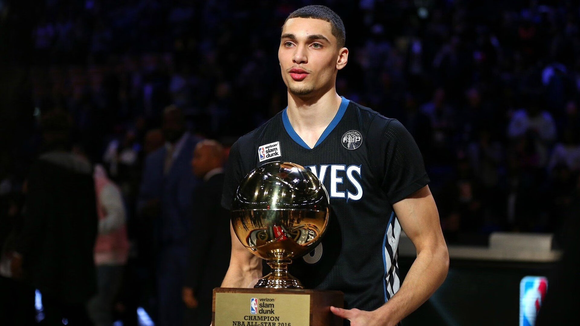 “尼古拉斯·桑特基的技巧与创造力，帮助美洲狮队走向橄榄球巅峰”