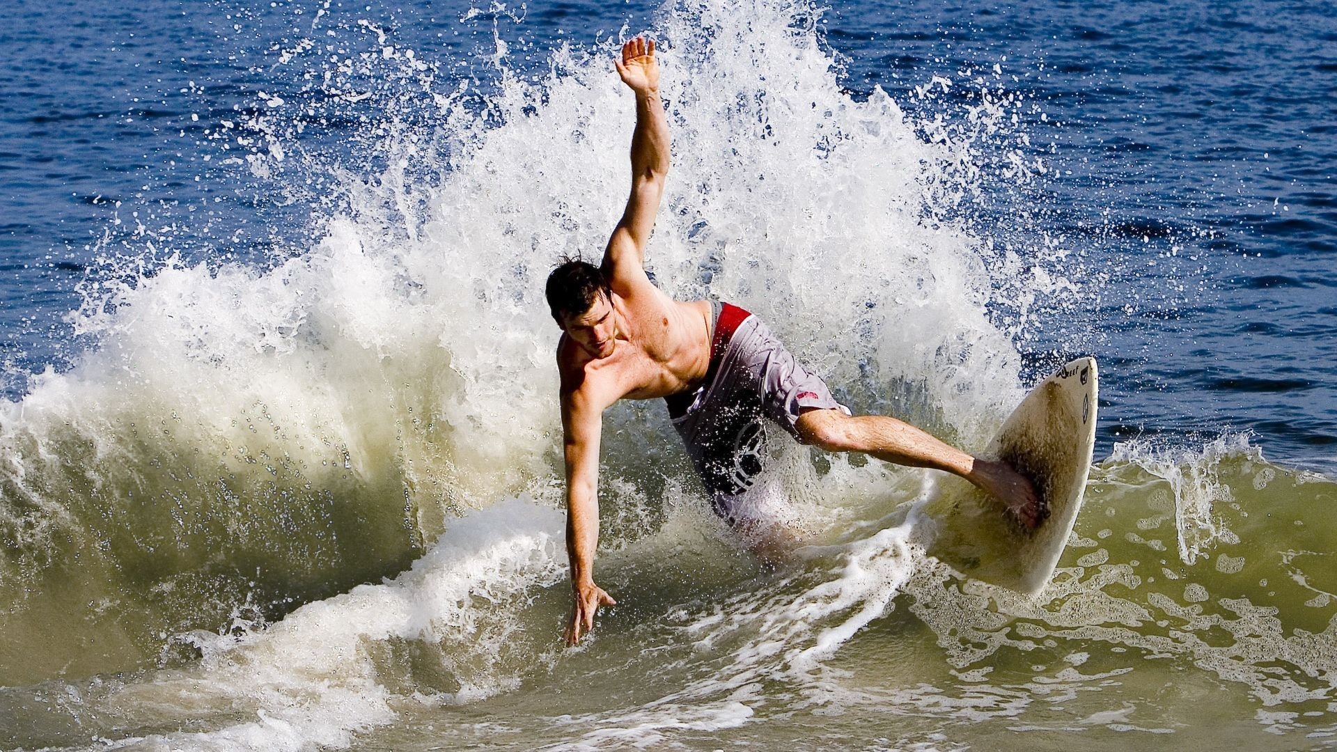 湖人队主场赢得胜利NBA季后赛,湖人主场时隔8年再迎季后赛